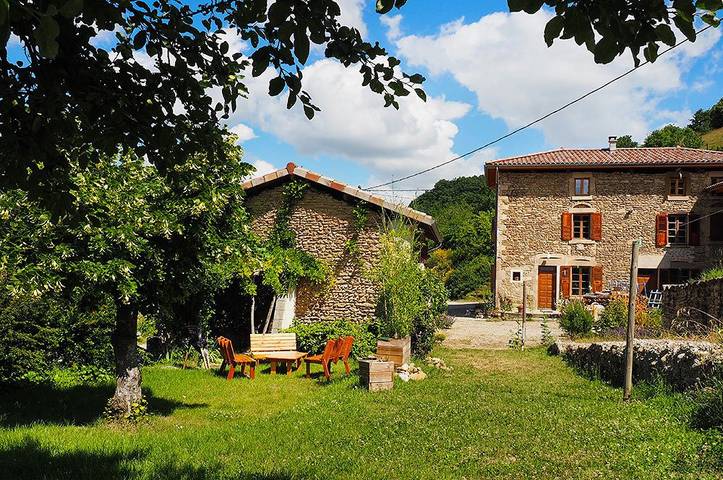 Gîte pour 6 personnes, avec terrasse ainsi que piscine et jardin à Châtillon-Saint-Jean