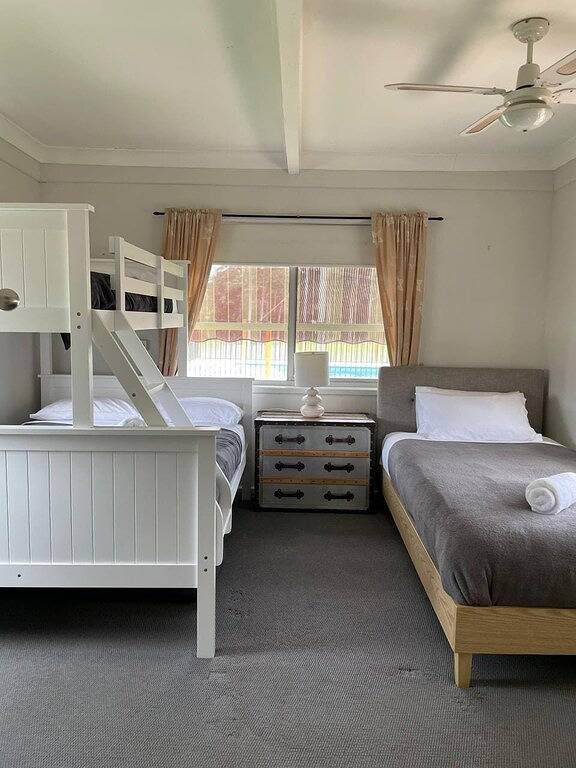 Holiday home for 37 people, with garden and hot tub in Hunter Valley