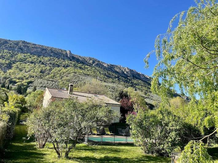 Location de vacances pour 6 personnes, avec piscine ainsi que jardin et vue, animaux acceptés à Sahune - 2