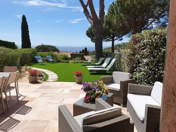 Gîte pour 4 personnes, avec Terrasse et Jardin ainsi que Piscine et Vue