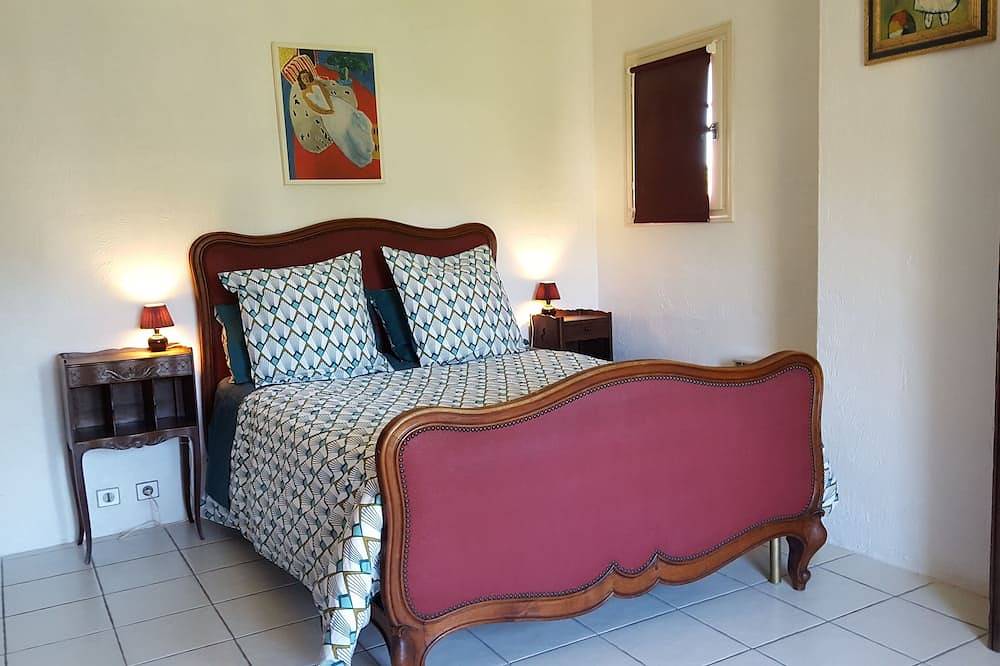 Beautiful detached villa with private heated pool near Vence in La Gaude, Cannes region