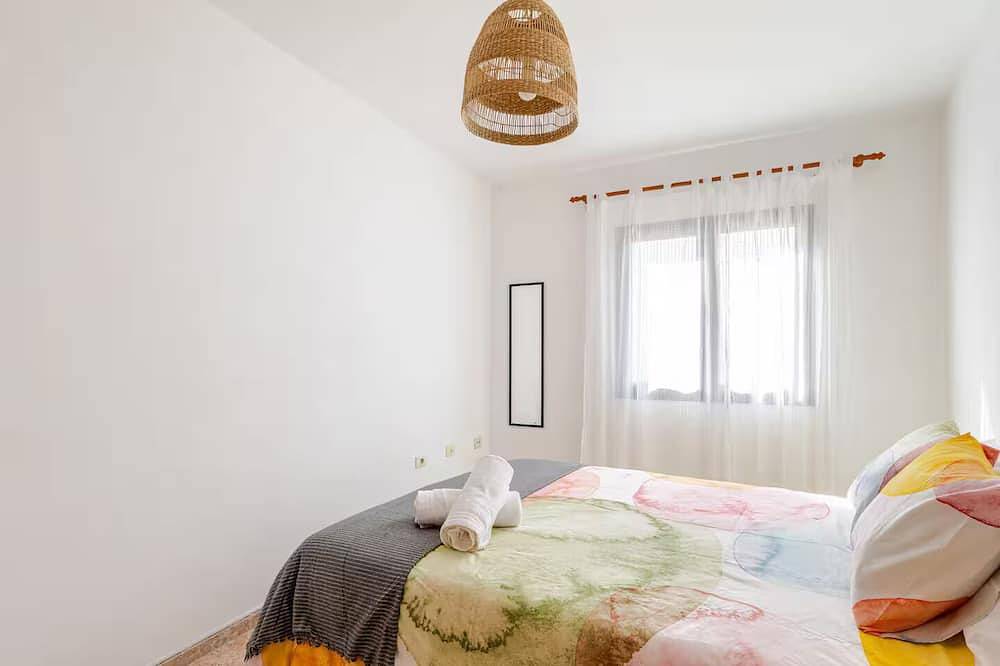 Entire apartment, Roque del Oeste, 2A, next to the sea in Famara Beach, Teguise