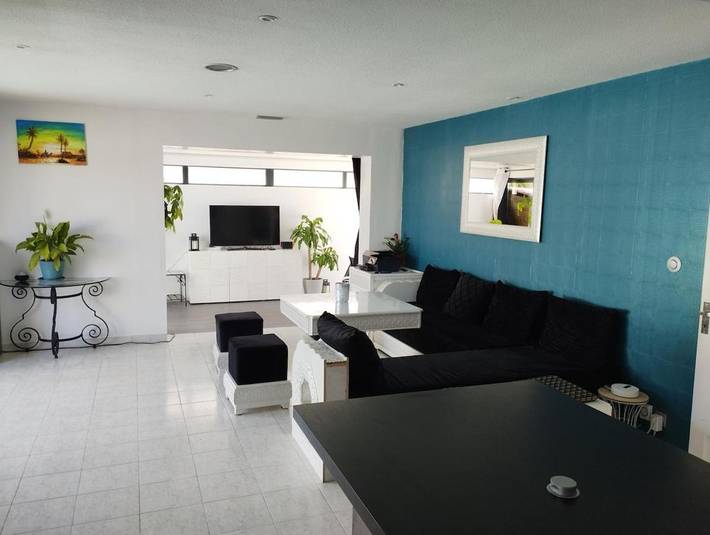 Location de vacances pour 8 personnes, avec Terrasse et Jardin ainsi que Bassin pour enfant et Piscine à Lunel