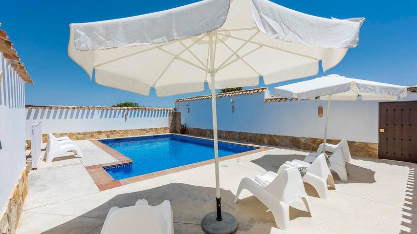 Chalet para 14 personas, con piscina y balcón/terraza en Parque Natural Sierras Subbéticas - 2