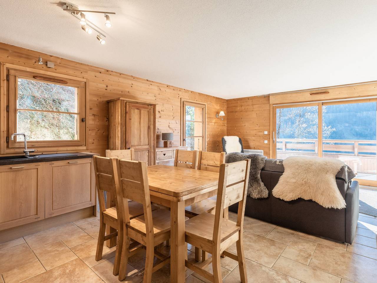 Entire apartment, Cozy 3-room apartment with wifi, up to 8 people in La Clusaz, Annecy region