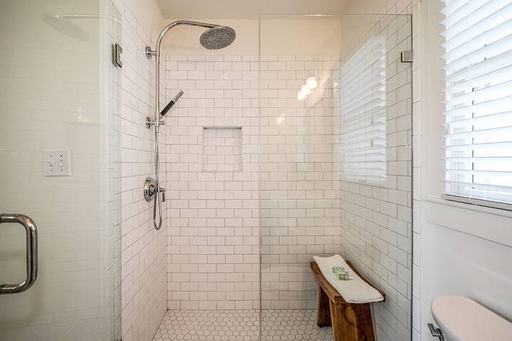 Vacation house for 6 people, with yard and balcony as well as pool in Seaside