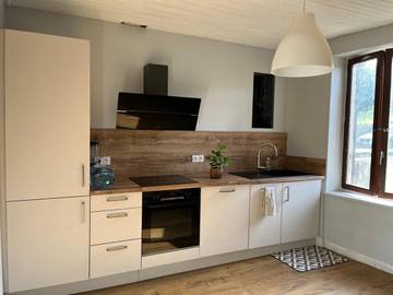 Cottage pour 2 personnes, avec jardin et vue à Creuzier-le-Vieux