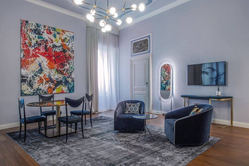 Apartment Verona - Two Bedroom Villa, Sleeps 6 in Centro Storico di Verona, Verona