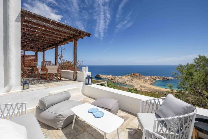 Gîte pour 12 personnes, avec Balcon ainsi que Jacuzzi et Jardin dans Sérifos