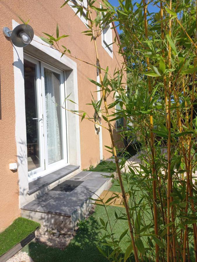 Appartement entier, One-Bedroom Apartment in Céret, Côte méditerranéenne (France)