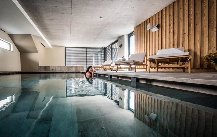 Appartement de vacances pour 4 personnes, avec piscine ainsi que jardin et jacuzzi