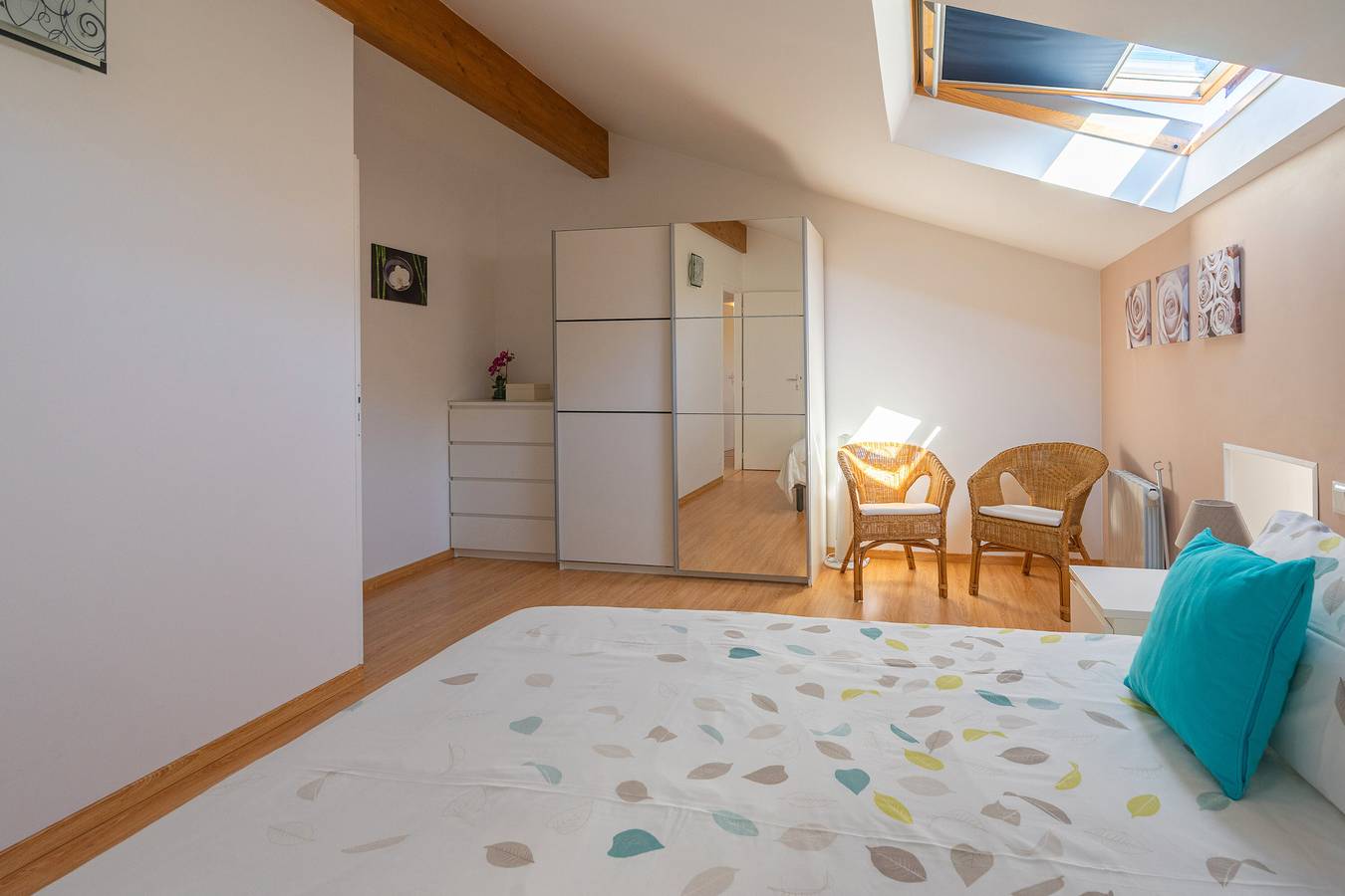 Holiday Home 'Pâquerette' with Shared Pool, Private Terrace and Wi-Fi in Saint-Seurin-de-Palenne, Saintes region