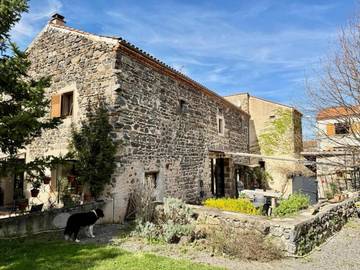 Location de vacances pour 3 personnes, avec jardin ainsi que terrasse et piscine à Mareugheol