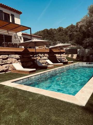 Villa pour 12 personnes, avec terrasse et jardin ainsi que vue et piscine à La Valette-du-Var