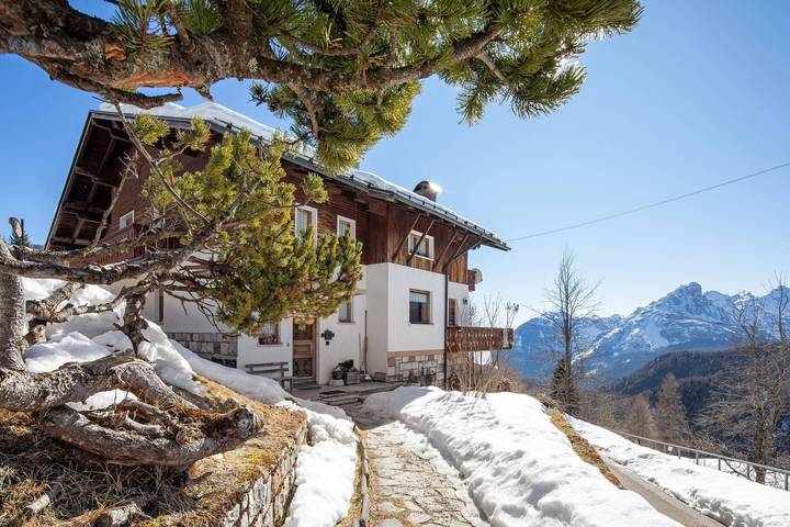 Hel lägenhet, Holiday Home 'La Casa Di Heidi Nelle Dolomiti - 1' with Mountain View, Private Garden & Wi-Fi in Pelmostock, Zoppè di Cadore