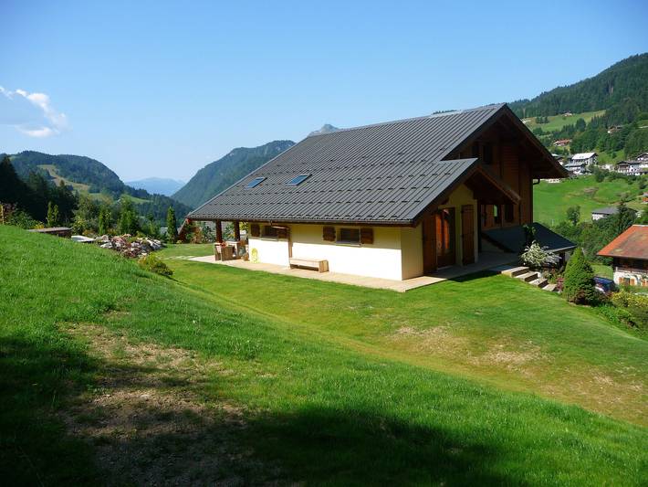 Gîte pour 12 personnes, avec Balcon et Terrasse ainsi que Jardin et Sauna à Les Gets