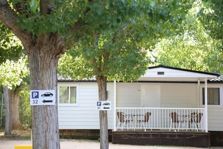 Camping pour 5 personnes, avec jardin ainsi que vue et piscine - 1