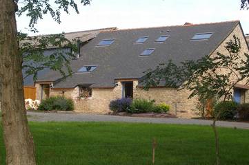 Gîte pour 4 personnes, avec terrasse et jardin à Guichen