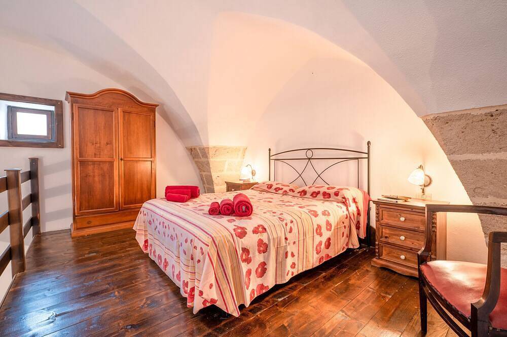 Casa vacanze \"La Corte Dei Templari Nicola\" con terrazza e Wi-Fi, animali domestici ammessi in Maruggio, Golfo di Taranto