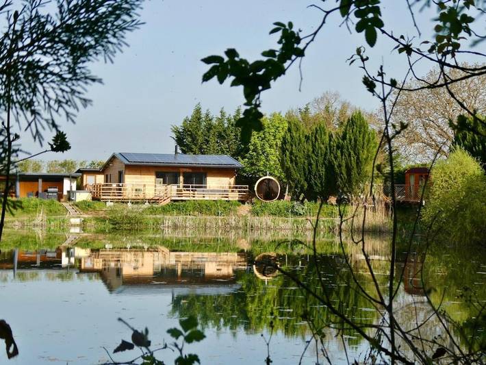 Location de vacances pour 14 personnes, avec Jacuzzi et Terrasse ainsi que Piscine et Sauna dans Pluvet