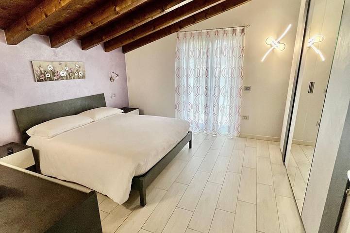 Appartamento intero, Rilassati e ricaricati in quest'oasi di quiete ed eleganza. in Lovere, Lago d'Iseo