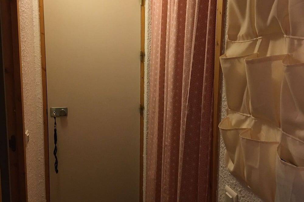 Ganze Wohnung, Studio, at the foot of the Belle Plagne slopes, sleeps 4, wifi included. in Belle Plagne, La Plagne-Tarentaise