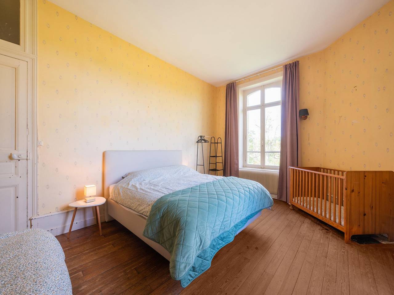 Casa de vacaciones adosada a un castillo. in Pouru-Saint-Remy, Ardenas