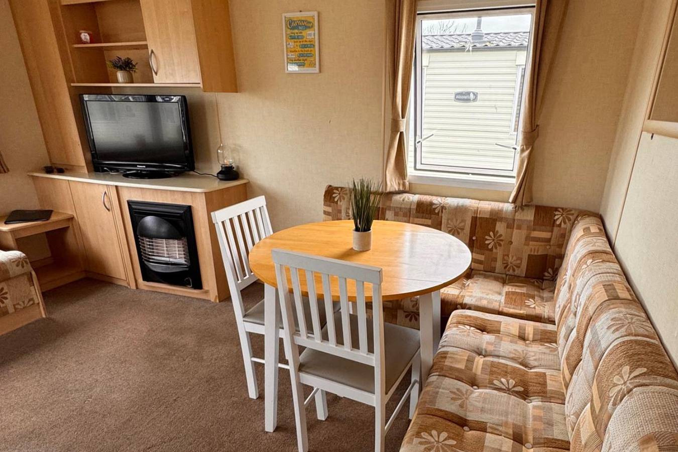 3 Bed Caravan - Sleeps 8 - Pet friendly, Parking in Towyn, Conwy und Umgebung