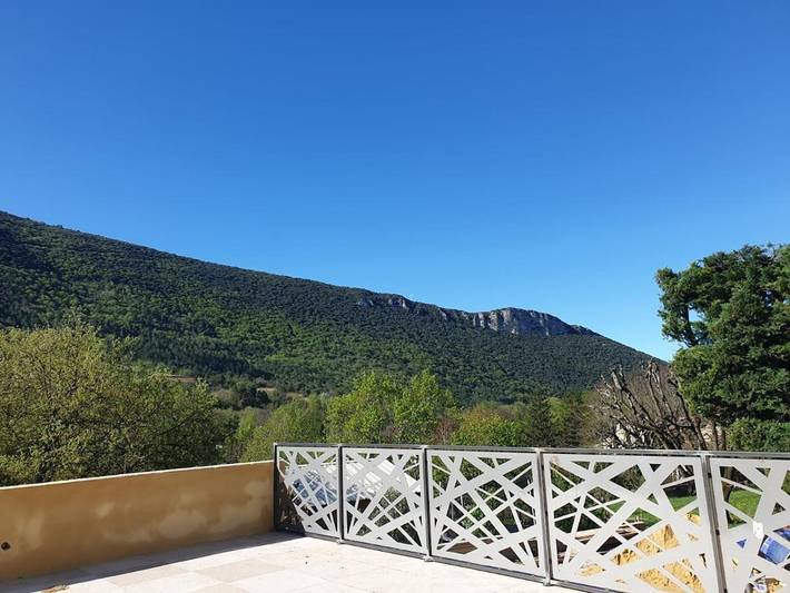 Location de vacances pour 10 personnes, avec piscine ainsi que vue et jardin à Pierrelongue - 2