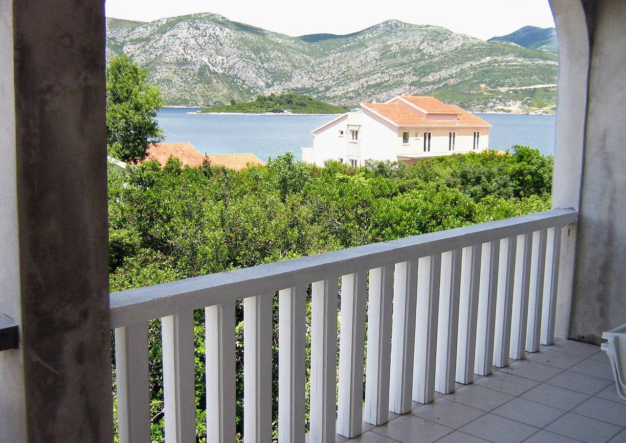 Ganze Wohnung, 2-Zimmer-Ferienwohnung mit Terrasse und Meerblick Kneza, Korcula -b in Račišće (Dalmatien), Korcula
