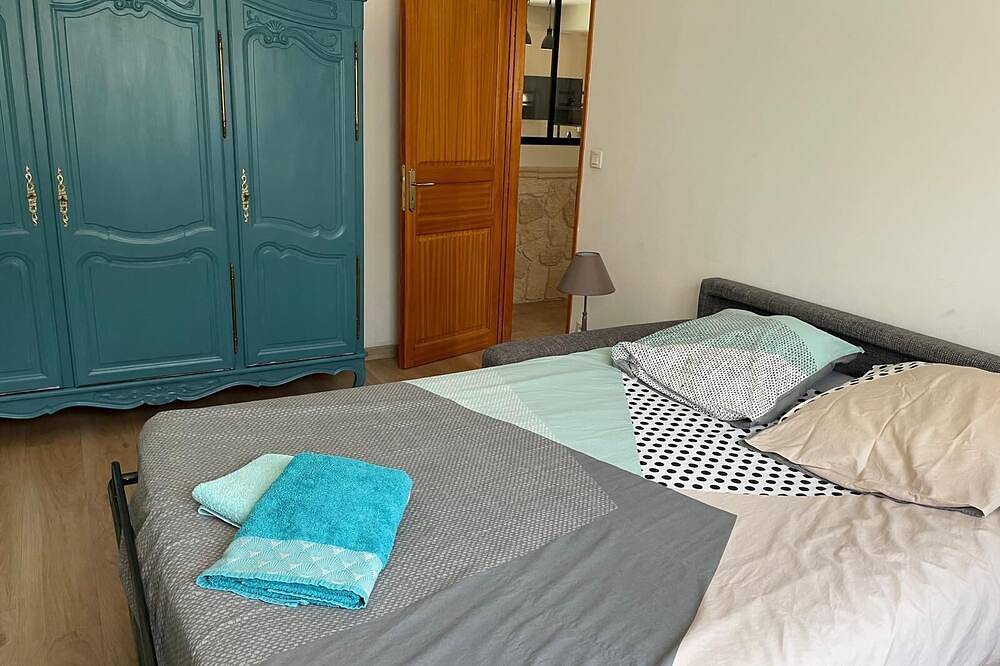 Country house surrounded by lavender fields and vineyards in Grignan, Nyons und Umgebung