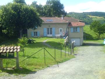 Gîte pour 12 personnes, avec terrasse dans Rhône
