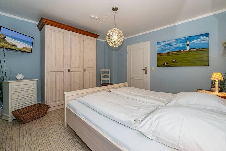 Haus Tinchen - Ferienhausteil für 6 Personen mit Garten in Stadt- und strandnähe in Westerland, Sylt (Gemeinde)