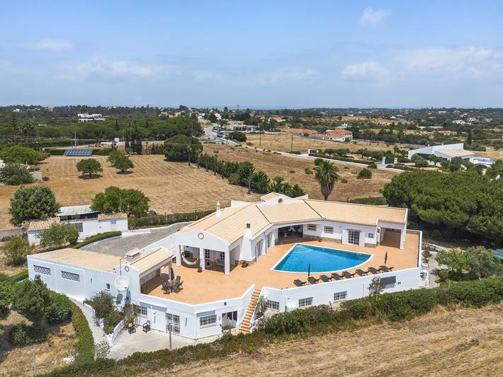 Villa para 8 pessoas, com Terraço e Jardim e ainda Vista em Caramujeira