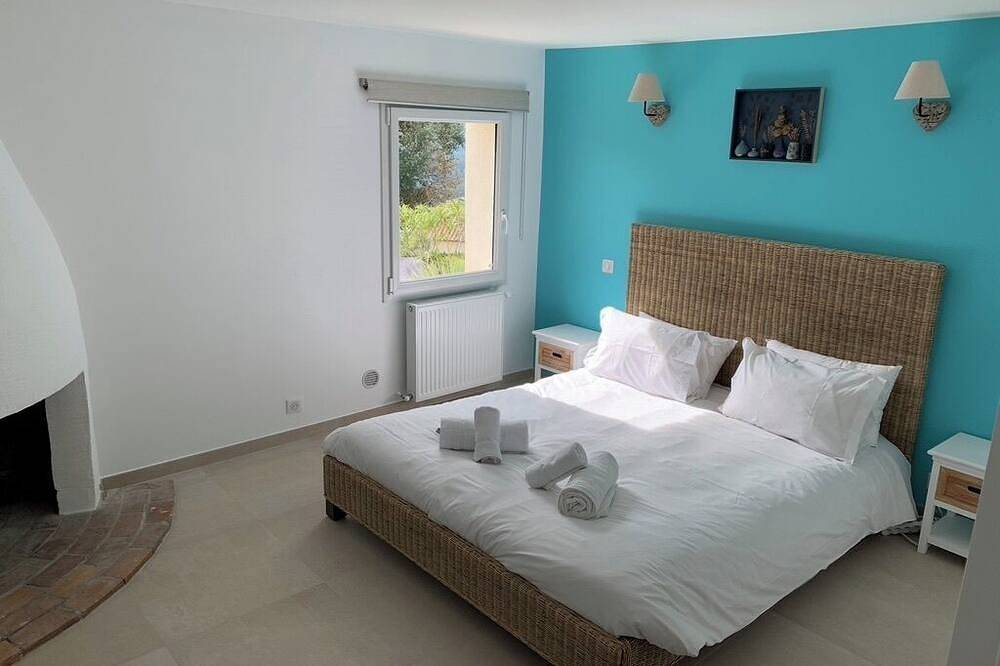 Luxury villa with a view, 15 min away from the sea in Tanneron, Draguignan Region
