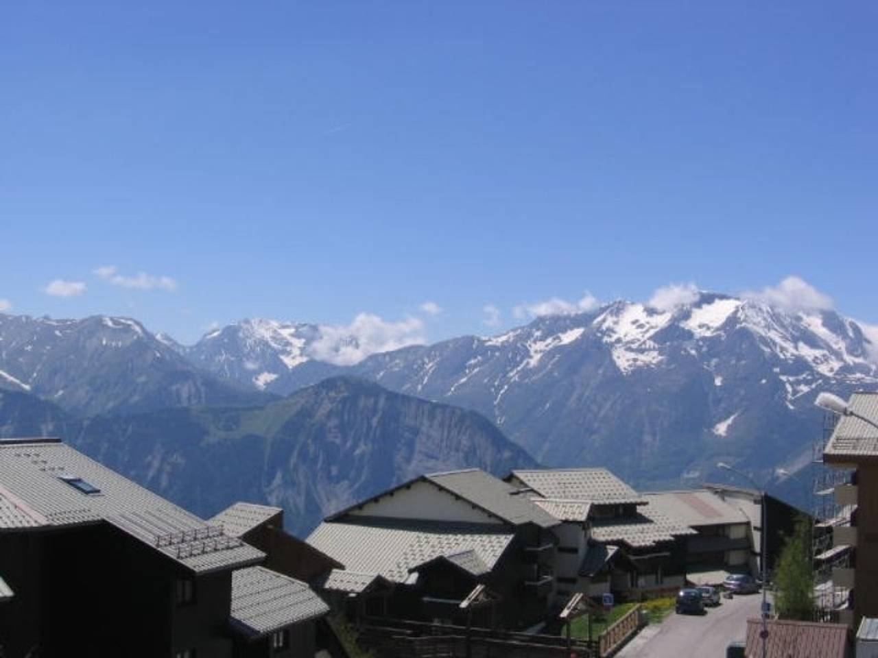 Geheel appartement, Cozy 2-Room Apartment for 5 with Balcony - Close to Lifts & Shops in Alpe d'Huez in Huez, Écrins Nationaal Park
