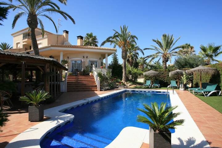 Villa voor 8 personen, with Uitzicht op zee and Balkon as well as Terras and Tuin in Vera