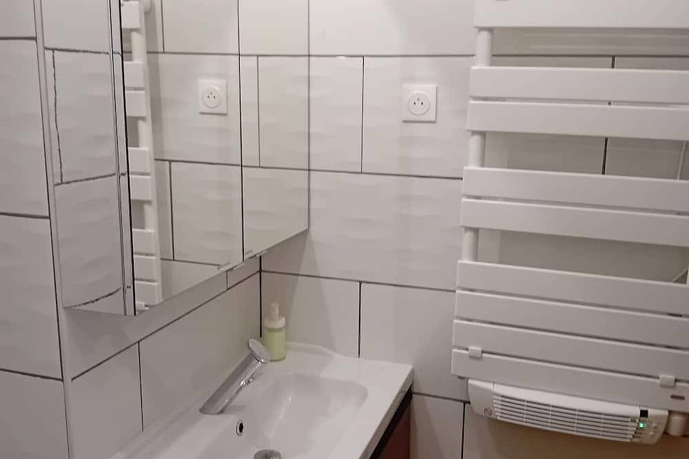 Entire apartment, Location Appartement 44m2 rdc in Allevard, Isère