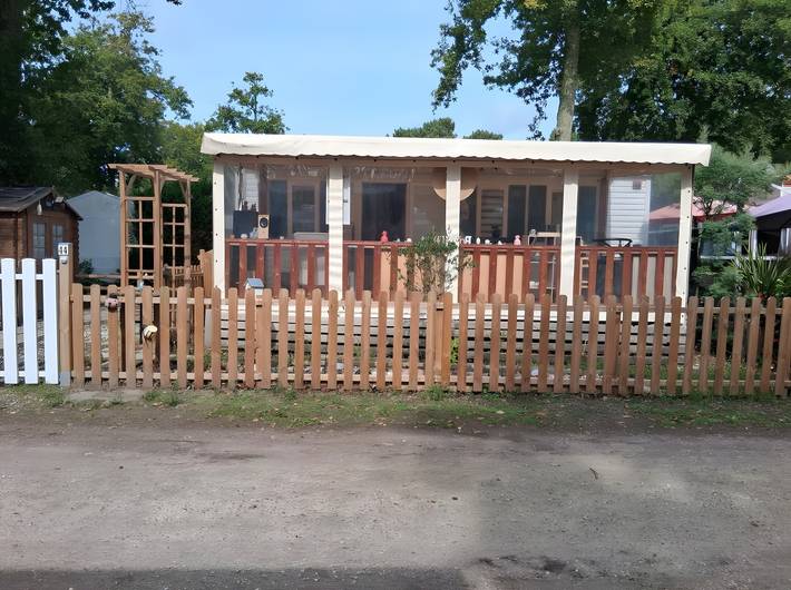 Camping pour 4 personnes, avec jardin et bassin pour enfant, animaux acceptés à La Tremblade