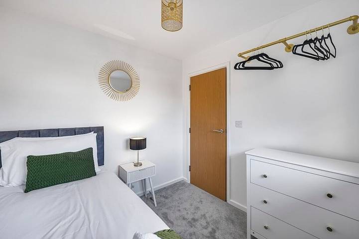 3 Bed Townhouse | Secure Parking | Sleeps 9 in Ipswich, Suffolk