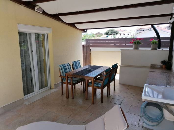 Strandnahes kleines Ferienhaus mit Terrasse in Silo (Krk), Krk
