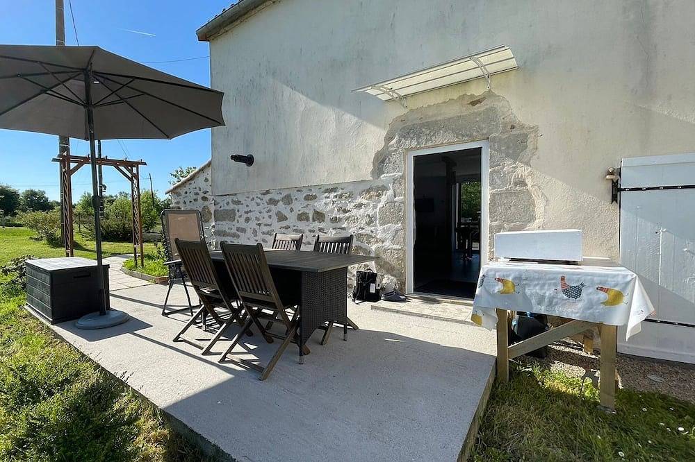 Charming Cottage in Beaufou with Private Terrace in Beaufou, Loire Valley