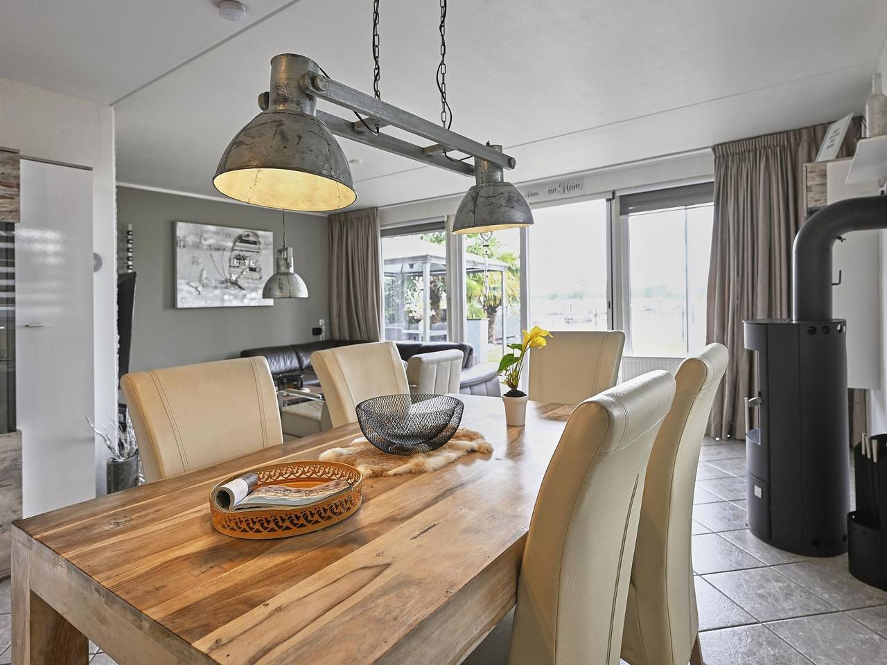 Ferienhaus am Wasser mit großem Garten in Stevensweert, Limburg (Niederlande)