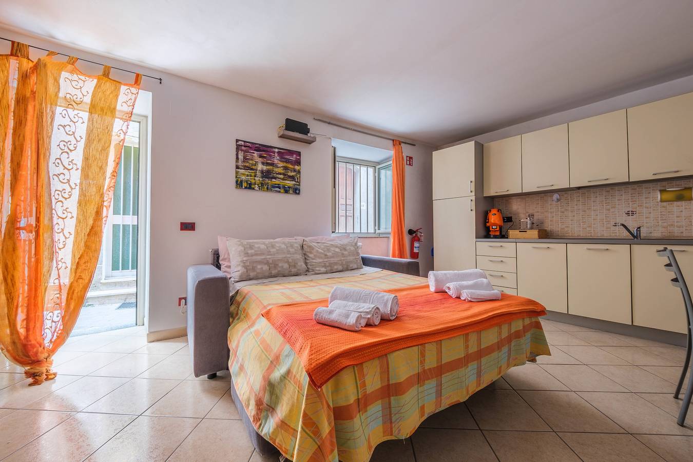 Ganze Wohnung, Apartment 'Casetta Bella' mit Balkon, Wlan und Klimaanlage in Condrò, Messina Provinz