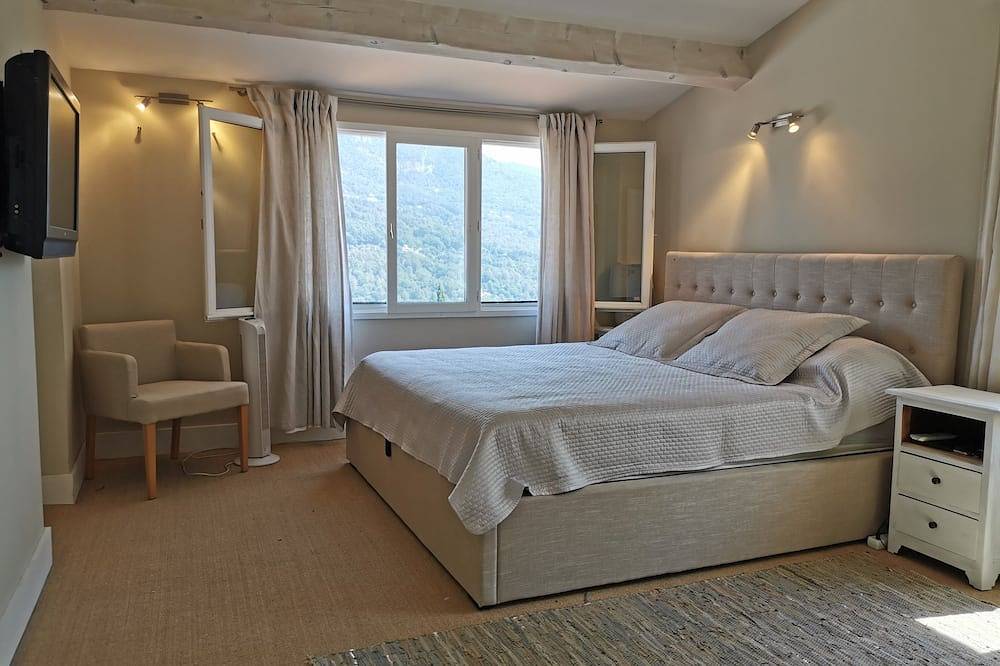 Encantadora Villa en un entorno espectacular con impresionantes vistas panorámicas in Le Rouret, Region de Cannes