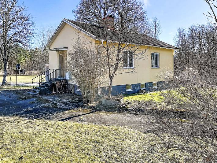 Hus för 4 Personer, med trädgård och terass i Vimmerby