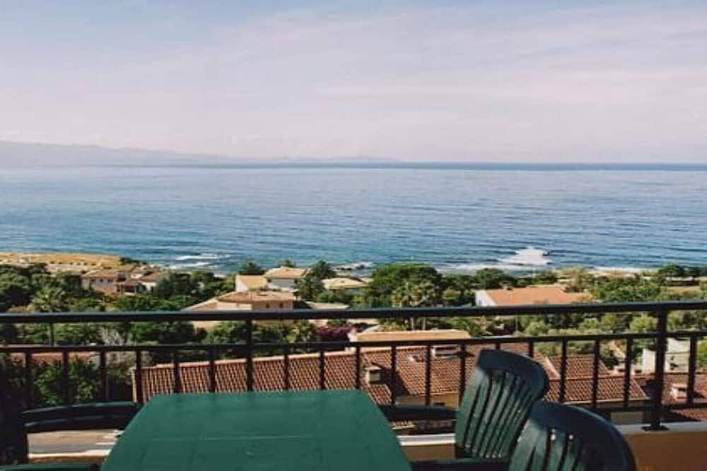 Entire apartment, Like a balcony on the whole cliff of Aajccio, winter and summer! in Ajaccio, Ajaccio region