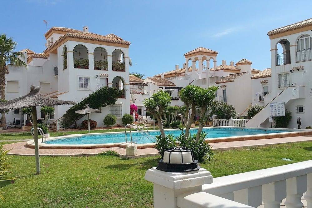 Entire apartment, 2 bed apt in Playa Flamenca, 400 mtrs to the beach, central location. in Playa Flamenca, Orihuela