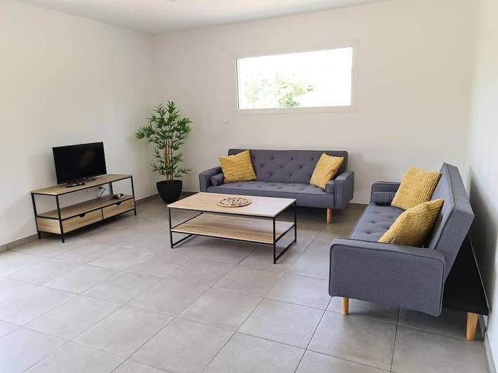 Location de vacances pour 6 personnes, avec vue et jardin à Ailhon - 4