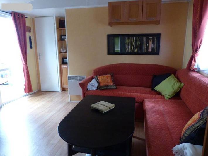 Camping pour 4 personnes, avec piscine et jardin ainsi que vue et terrasse dans Claouey - 4